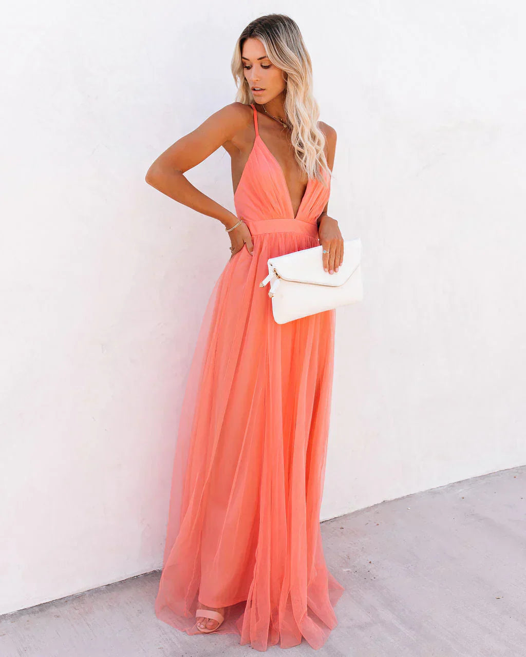 Robe de mariée trapèze orange à col en V pour femme - Élégante et luxueuse 