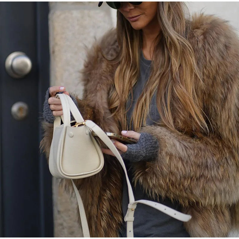 Veste en fourrure marron luxueuse et élégante pour femme - Élégante, polyvalente et confortable 