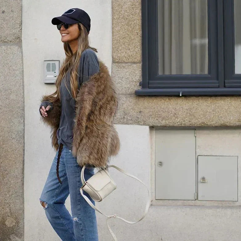 Veste en fourrure marron luxueuse et élégante pour femme - Élégante, polyvalente et confortable 